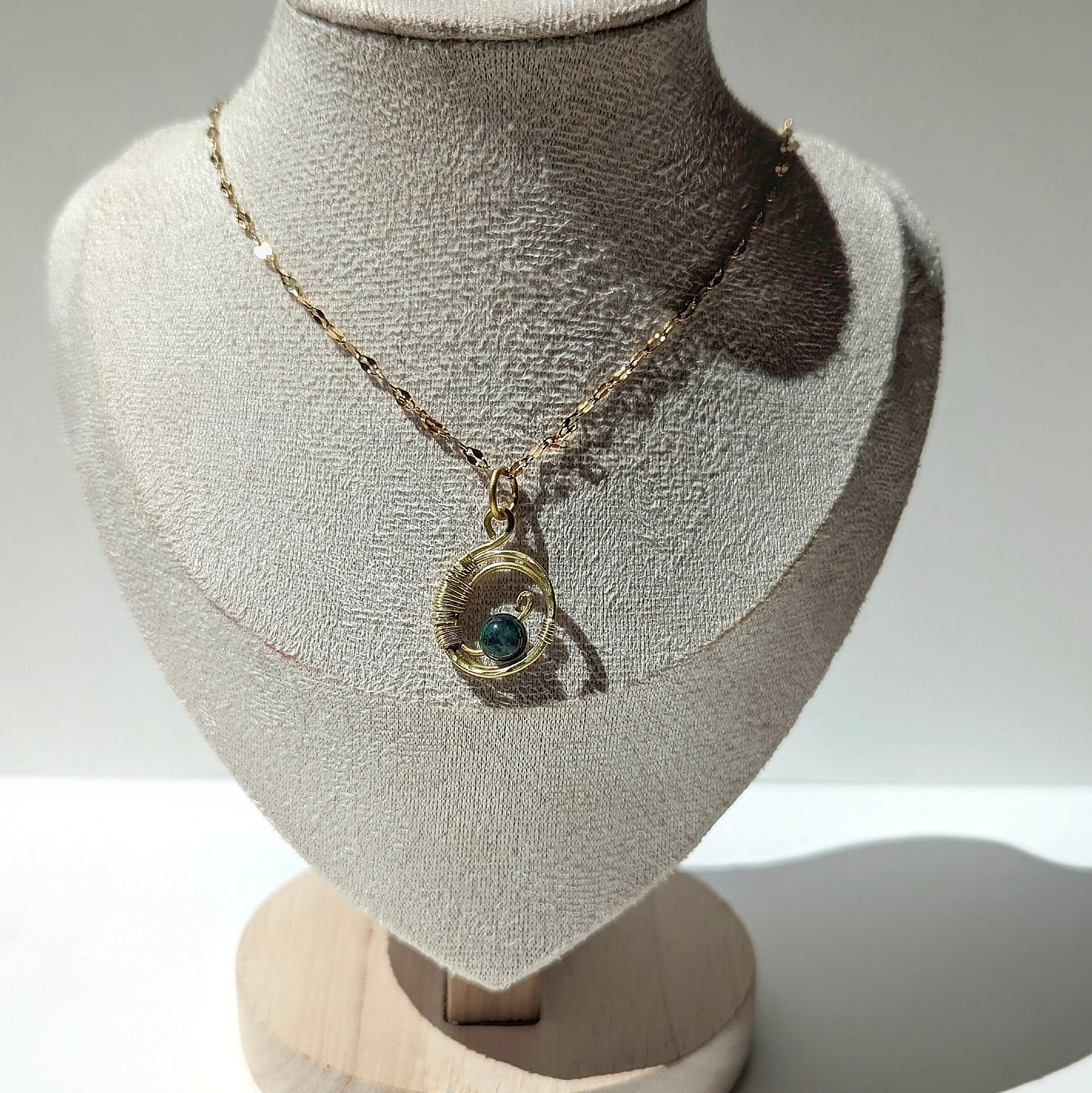 Handmade Indian Agate Pendant Necklace – Brass Wire Wrapped Boho Gemstone Pendant with Adjustable Gold Stainless Steel Chain
