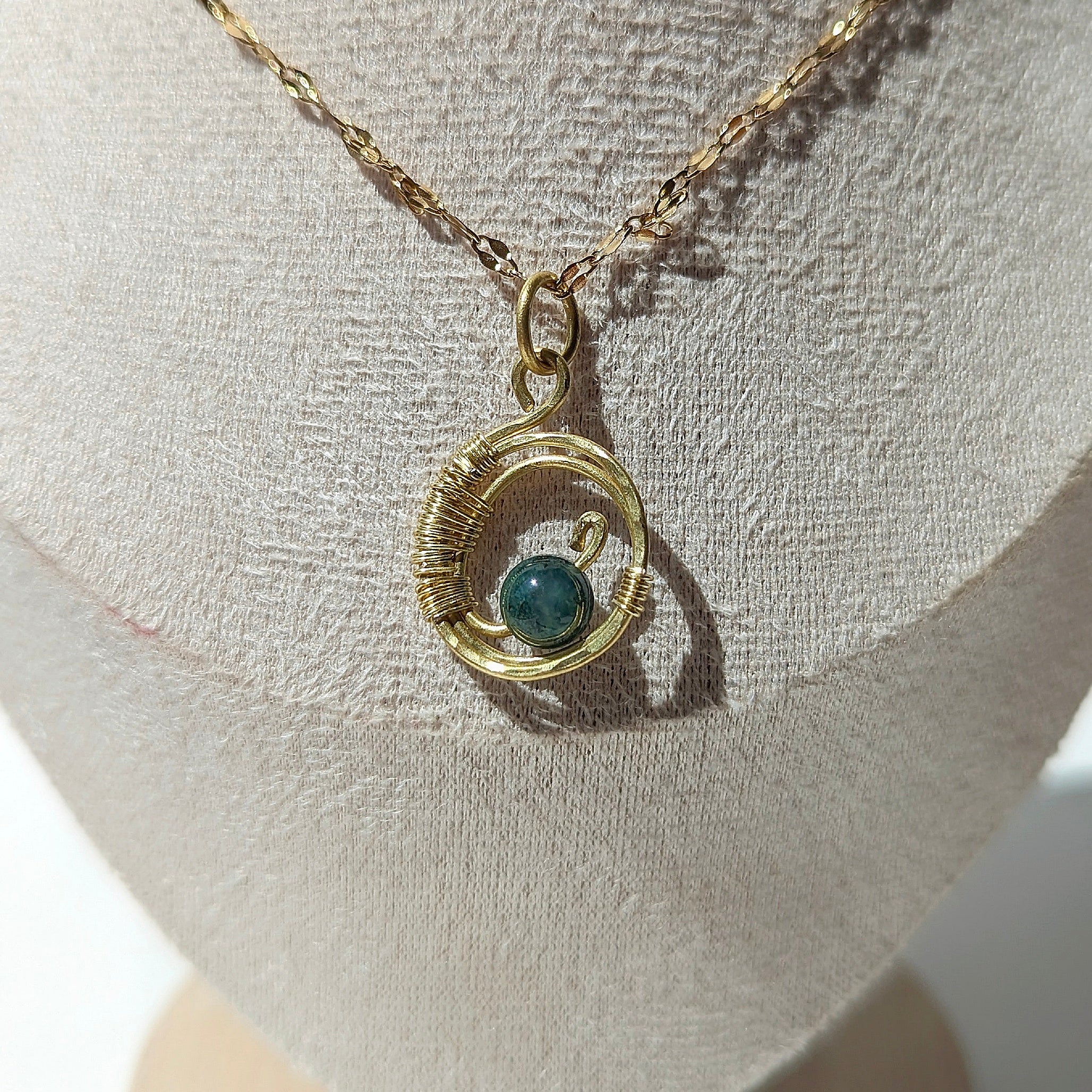 Handmade Indian Agate Pendant Necklace – Brass Wire Wrapped Boho Gemstone Pendant with Adjustable Gold Stainless Steel Chain