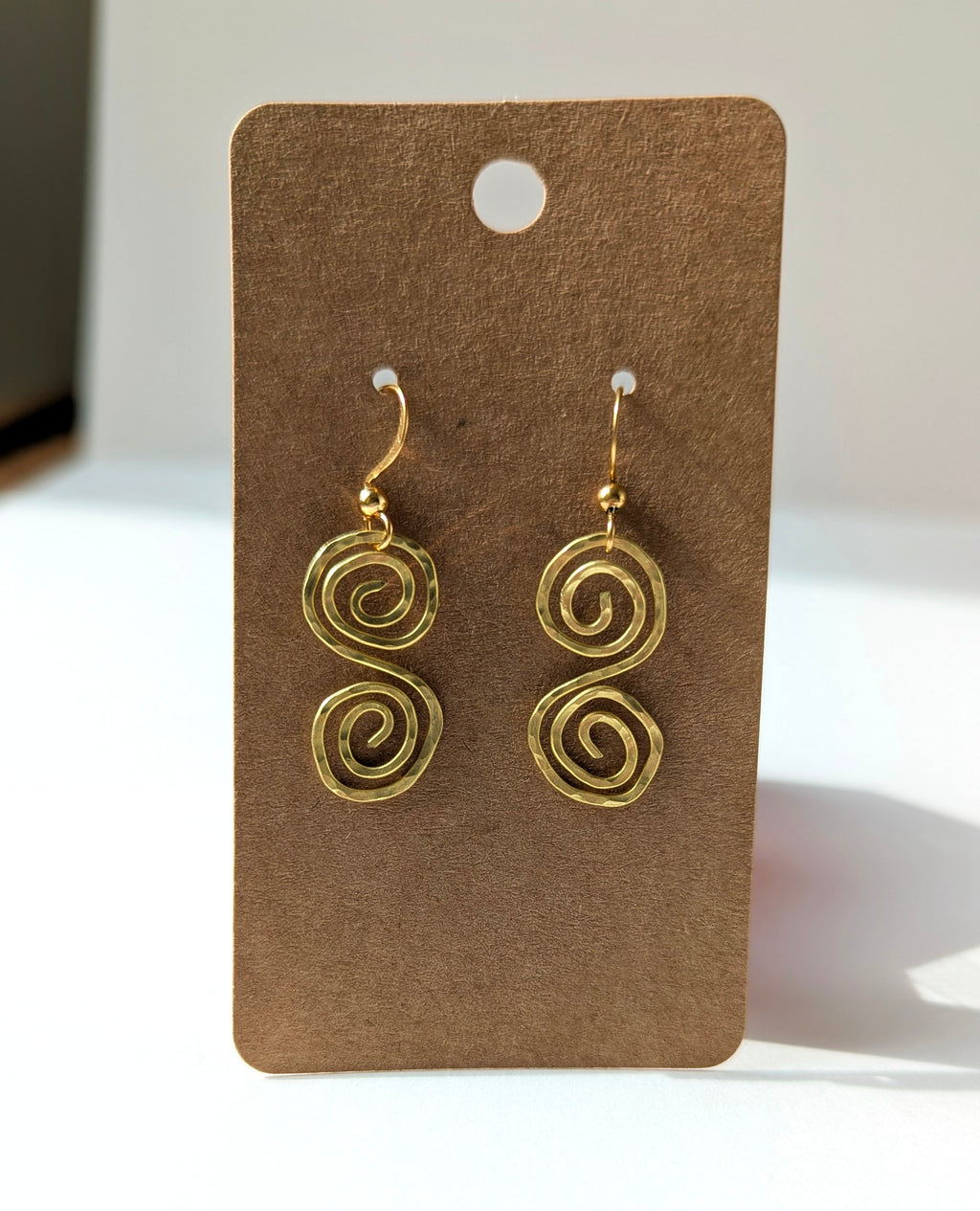 Handmade Double Swirl Earrings ‘Brylee’ – Minimalist Hammered Metal Statement Earrings, in Brass, Copper and  Silver